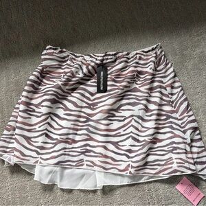 PrettyLittleThing Monochrome Zebra Top